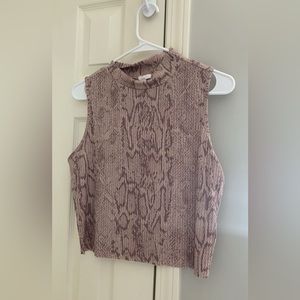 Cropped tee! Size L/XL